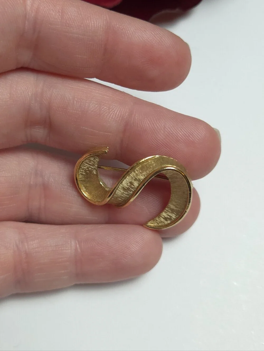 Vintage Crown Trifari Gold Textured S shape or Swirl Design Brooch